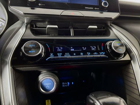 Certified 2021 Toyota Venza XLE w/ Softex Package AWD/4WD image 16