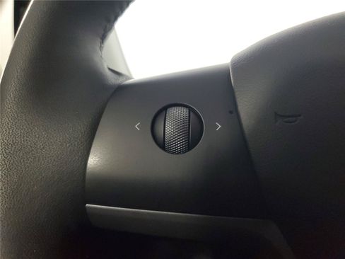Used 2022 Tesla Model Y Performance AWD/4WD image 23