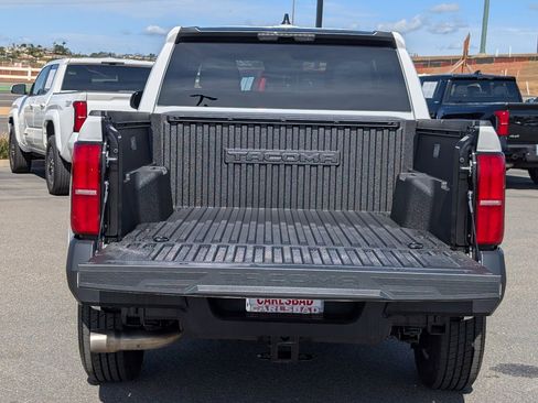 Used 2025 Toyota Tacoma SR image 9