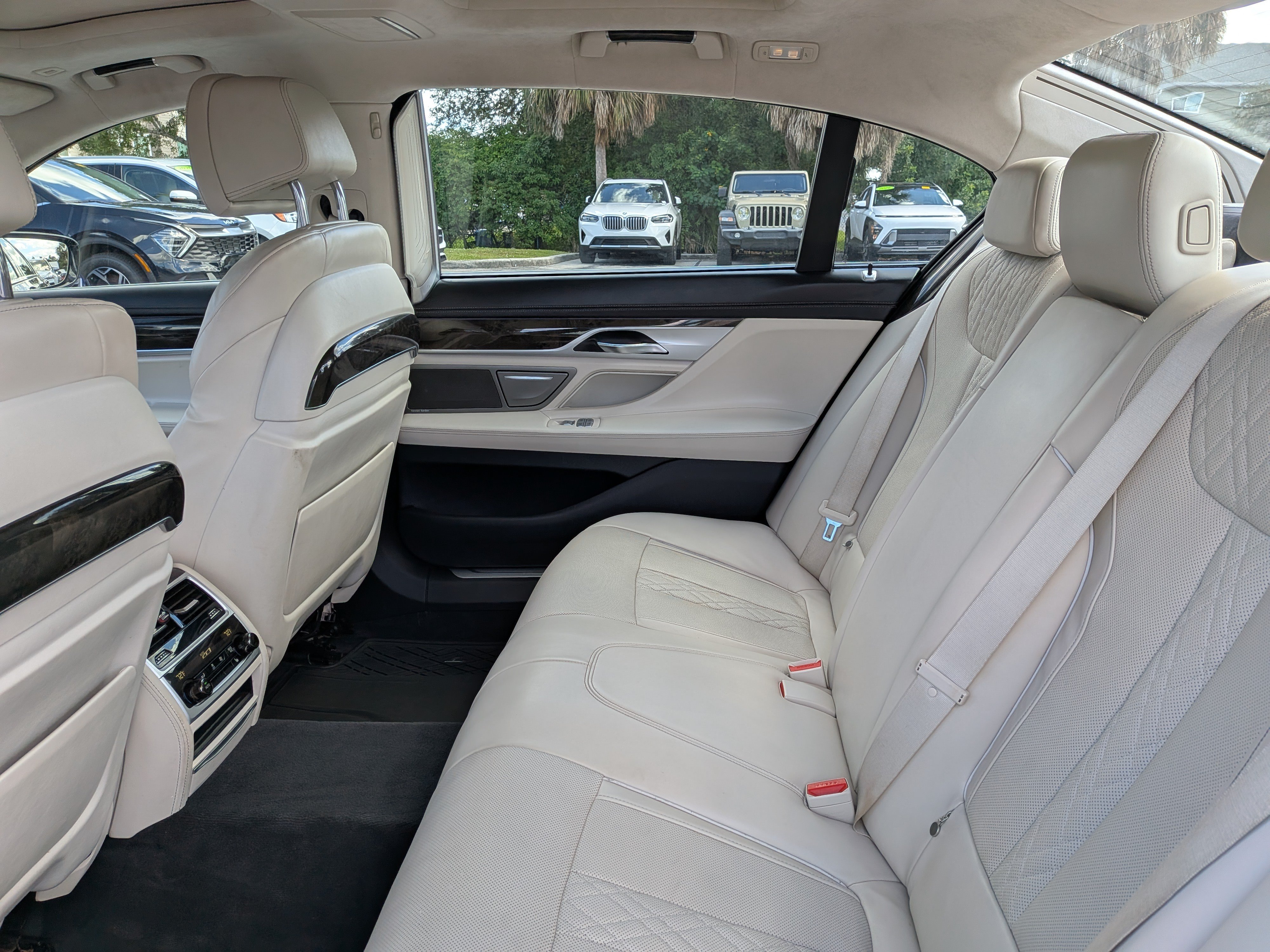 Used 2018 BMW 750i xDrive AWD/4WD image 15