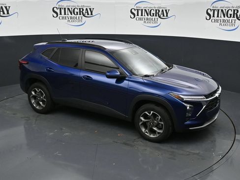 Used 2024 Chevrolet Trax LT w/ Driver Confidence Package FWD image 18