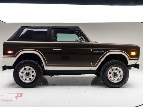 Used 2025 Ford Bronco Badlands image 2