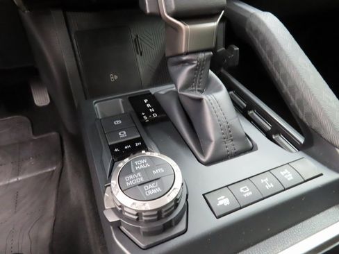 Used 2024 Toyota Tacoma Trailhunter Crew Cab image 50