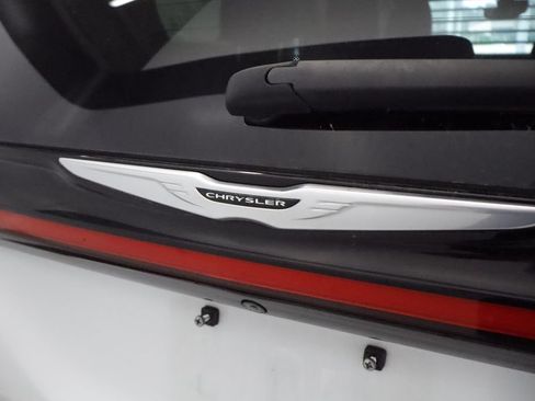 Certified 2023 Chrysler Pacifica Touring-L FWD image 15