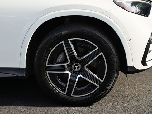Used 2024 Mercedes-Benz GLC 300 4MATIC image 5