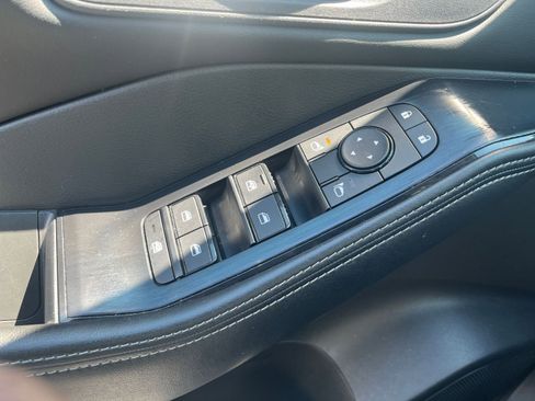 Used 2025 Nissan Rogue SV FWD image 18