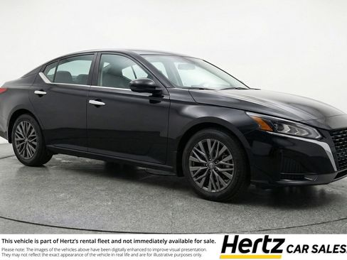 Used 2025 Nissan Altima 2.5 SV image 1