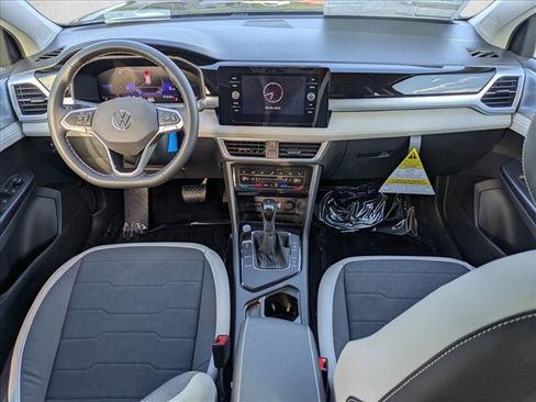 New 2026 Volkswagen Taos SE image 15