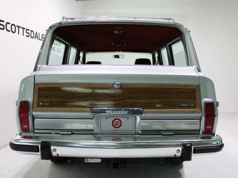 Used 1986 Jeep Grand Wagoneer image 4