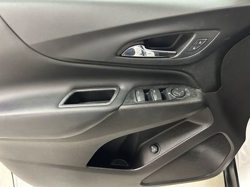 Used 2019 Chevrolet Equinox LT w/ Driver Convenience Package FWD image 17