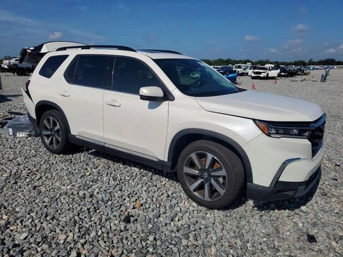 Used 2025 Honda Pilot Touring image 2