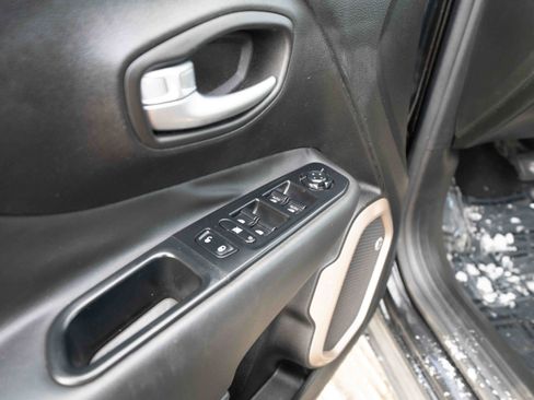 Used 2016 Jeep Renegade 75th Anniversary image 6