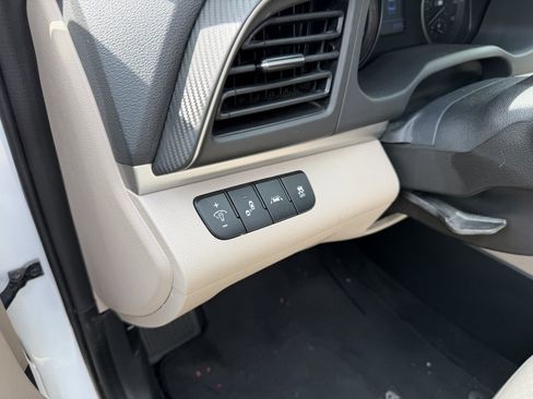Used 2020 Hyundai Elantra SEL w/ Cargo Package (C1) FWD image 5