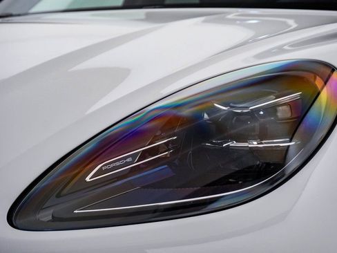 Certified 2025 Porsche Macan AWD/4WD image 7