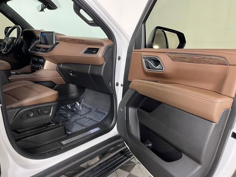 Used 2021 Chevrolet Tahoe High Country w/ Premium Package image 16