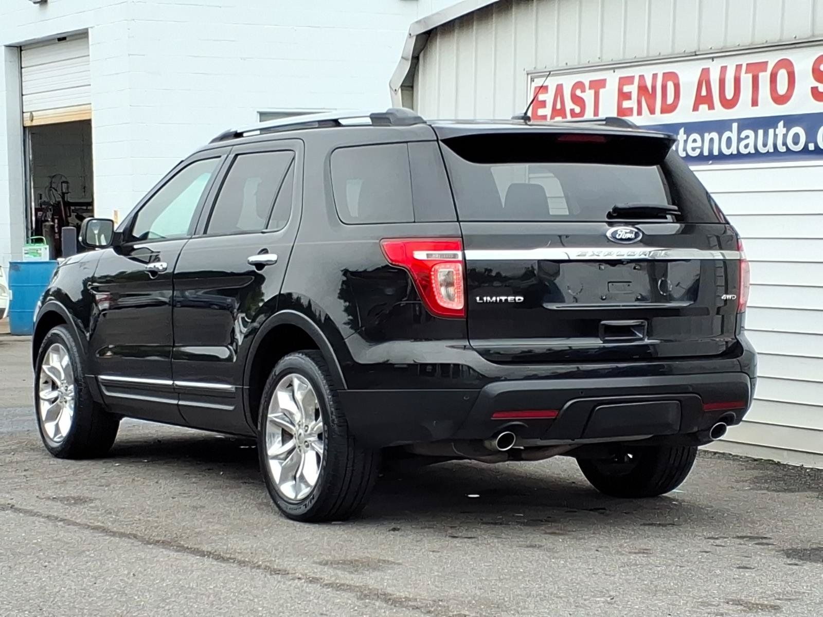 Used 2015 Ford Explorer Limited w/ Equipment Group 302A AWD/4WD image 3