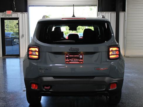 Used 2017 Jeep Renegade Trailhawk image 4