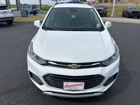 Used 2022 Chevrolet Trax LT w/ LT Convenience Package image 3