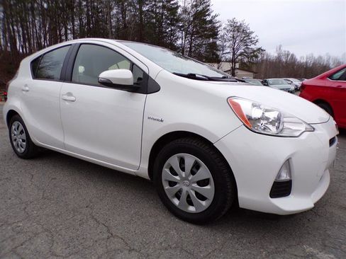 Used 2014 Toyota Prius C Four image 4