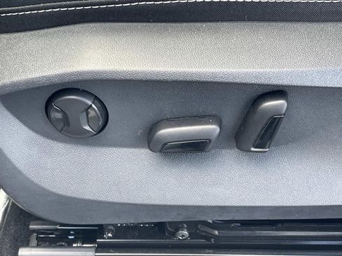 Certified 2023 Volkswagen Taos SEL AWD/4WD image 18
