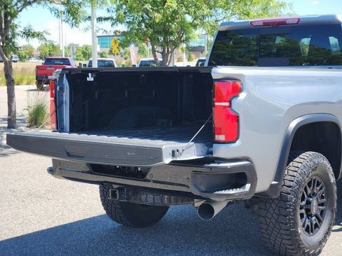 Used 2025 Chevrolet Silverado 2500 ZR2 w/ Technology Package AWD/4WD image 8