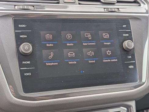 Used 2020 Volkswagen Tiguan SE w/ Panoramic Sunroof Package AWD/4WD image 27