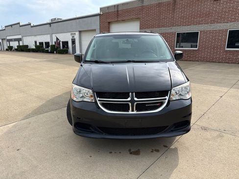 Used 2013 Dodge Grand Caravan SXT w/ UConnect Hands-Free Group FWD image 2