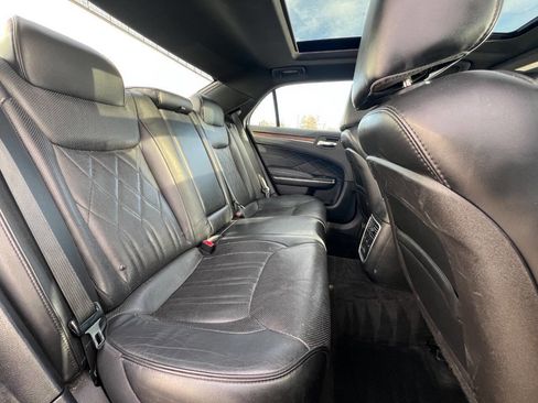 Used 2015 Chrysler 300 C Platinum image 29