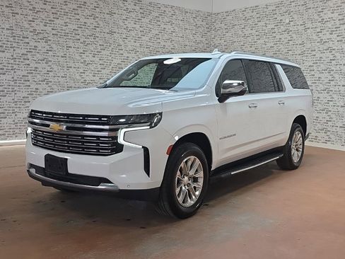 Used 2023 Chevrolet Suburban Premier image 3