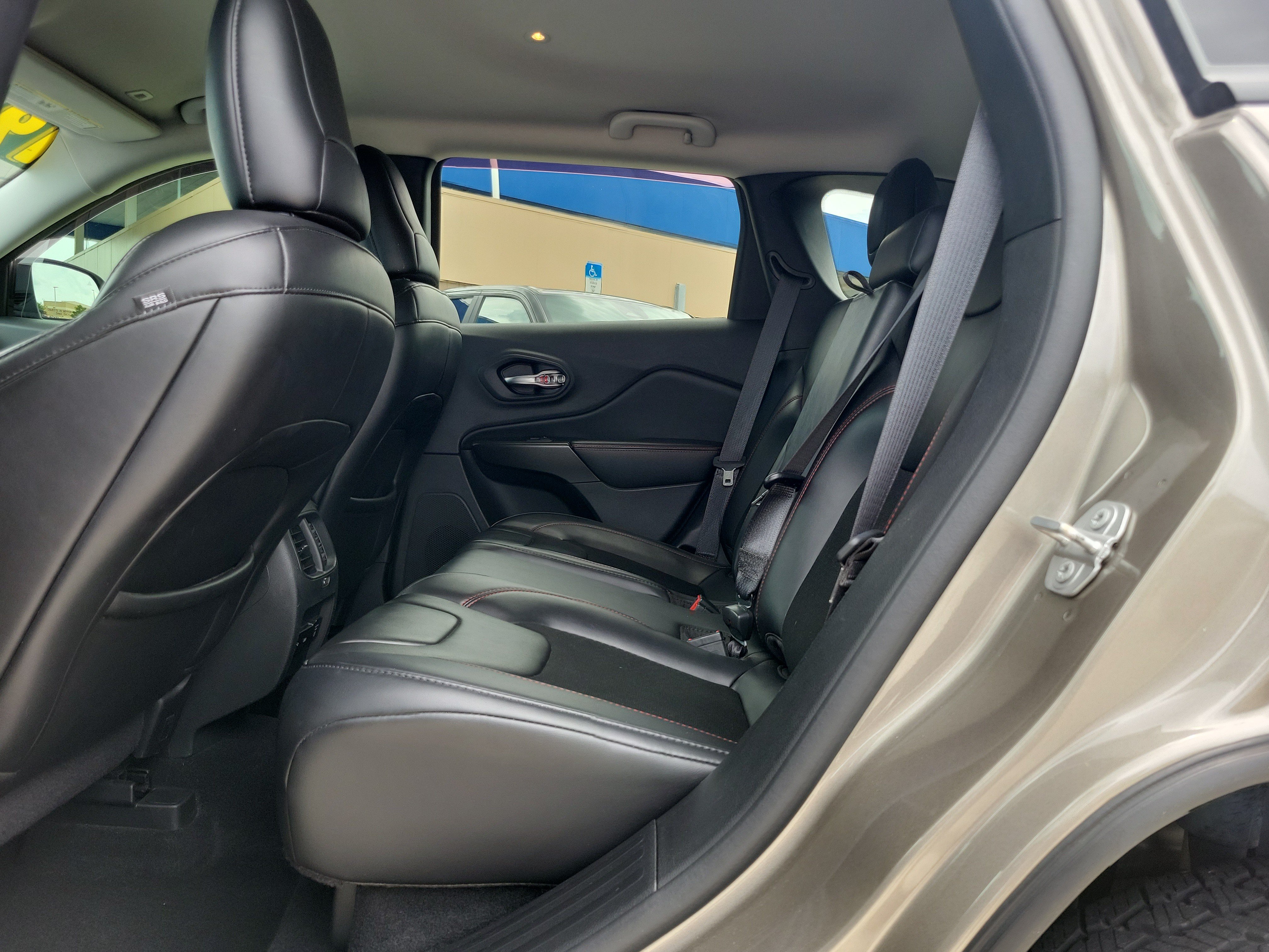 Used 2019 Jeep Cherokee Trailhawk w/ Trailer Tow Group AWD/4WD image 8