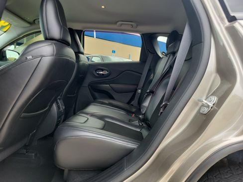 Used 2019 Jeep Cherokee Trailhawk w/ Trailer Tow Group AWD/4WD image 8