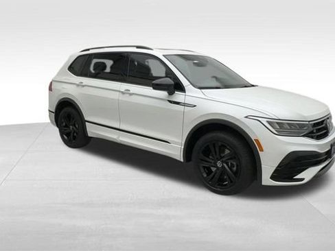 Certified 2024 Volkswagen Tiguan SE R-Line AWD/4WD image 2