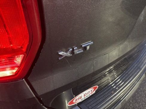 Used 2018 Ford Explorer XLT image 46