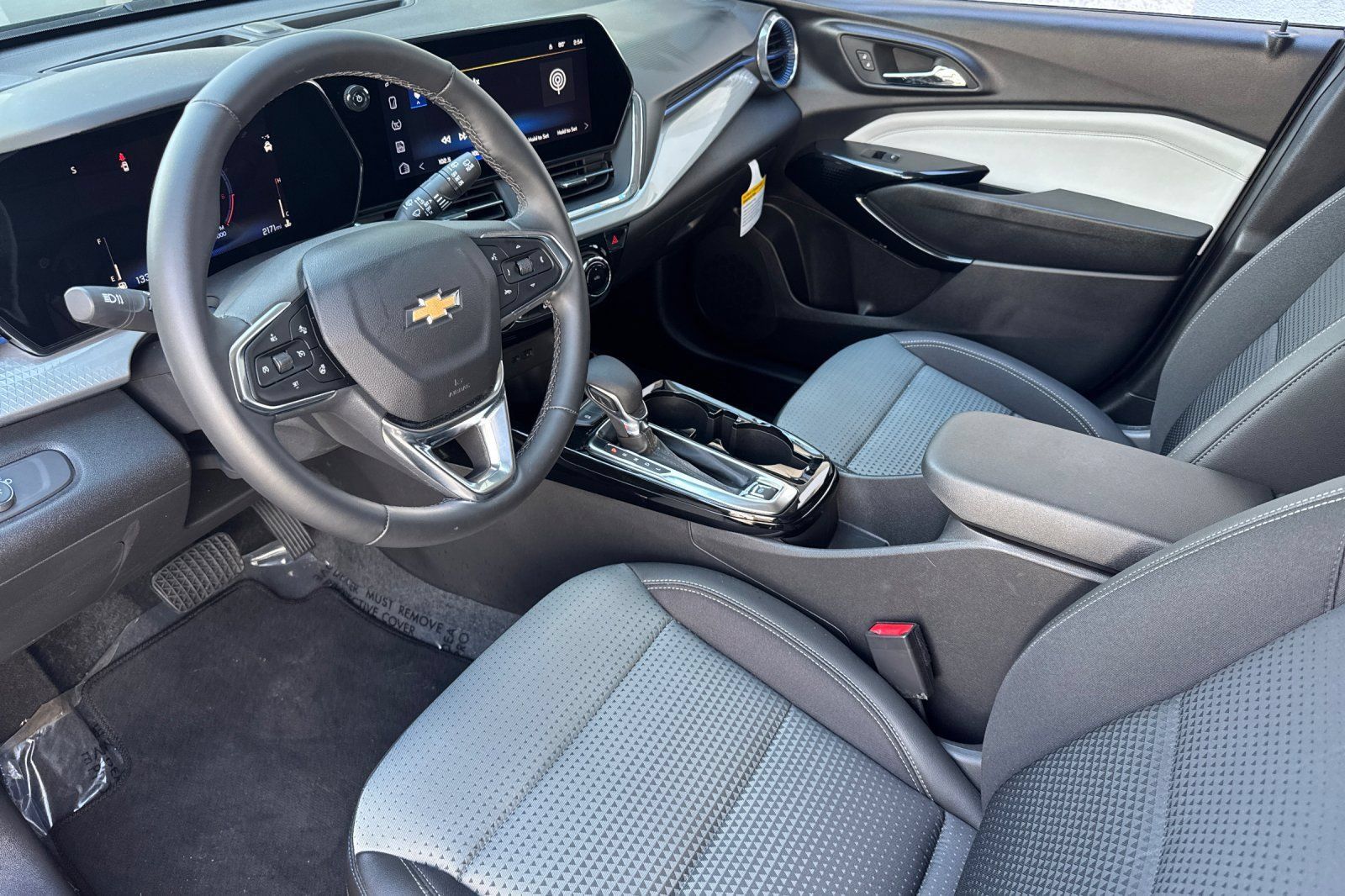 Used 2026 Chevrolet Trax LT w/ LT Convenience Package FWD image 11