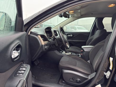 Used 2016 Jeep Cherokee Latitude w/ Comfort/Convenience Group image 11