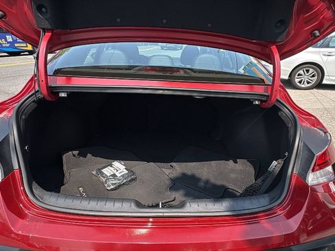 Used 2024 Hyundai Elantra Limited FWD image 31