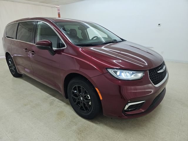 Used 2023 Chrysler Pacifica Touring-L FWD image 29