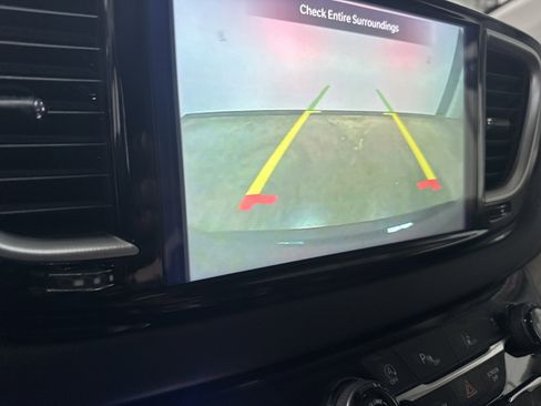 Used 2023 Chrysler Pacifica Touring-L FWD image 23