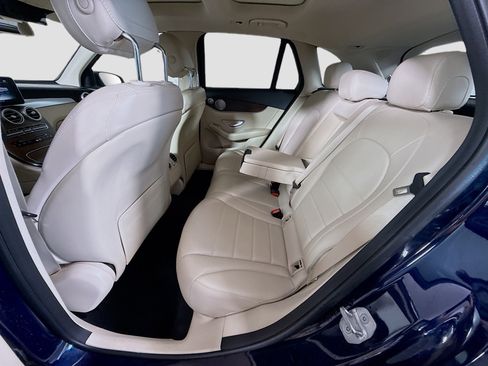 Used 2019 Mercedes-Benz GLC 350e 4MATIC image 25