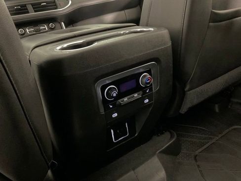Used 2021 Chevrolet Tahoe Z71 w/ Z71 Signature Package AWD/4WD image 21