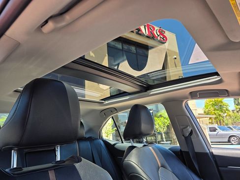 Used 2018 Toyota Camry XLE FWD image 17