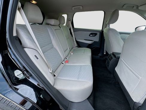 Used 2023 Nissan Rogue SV image 34