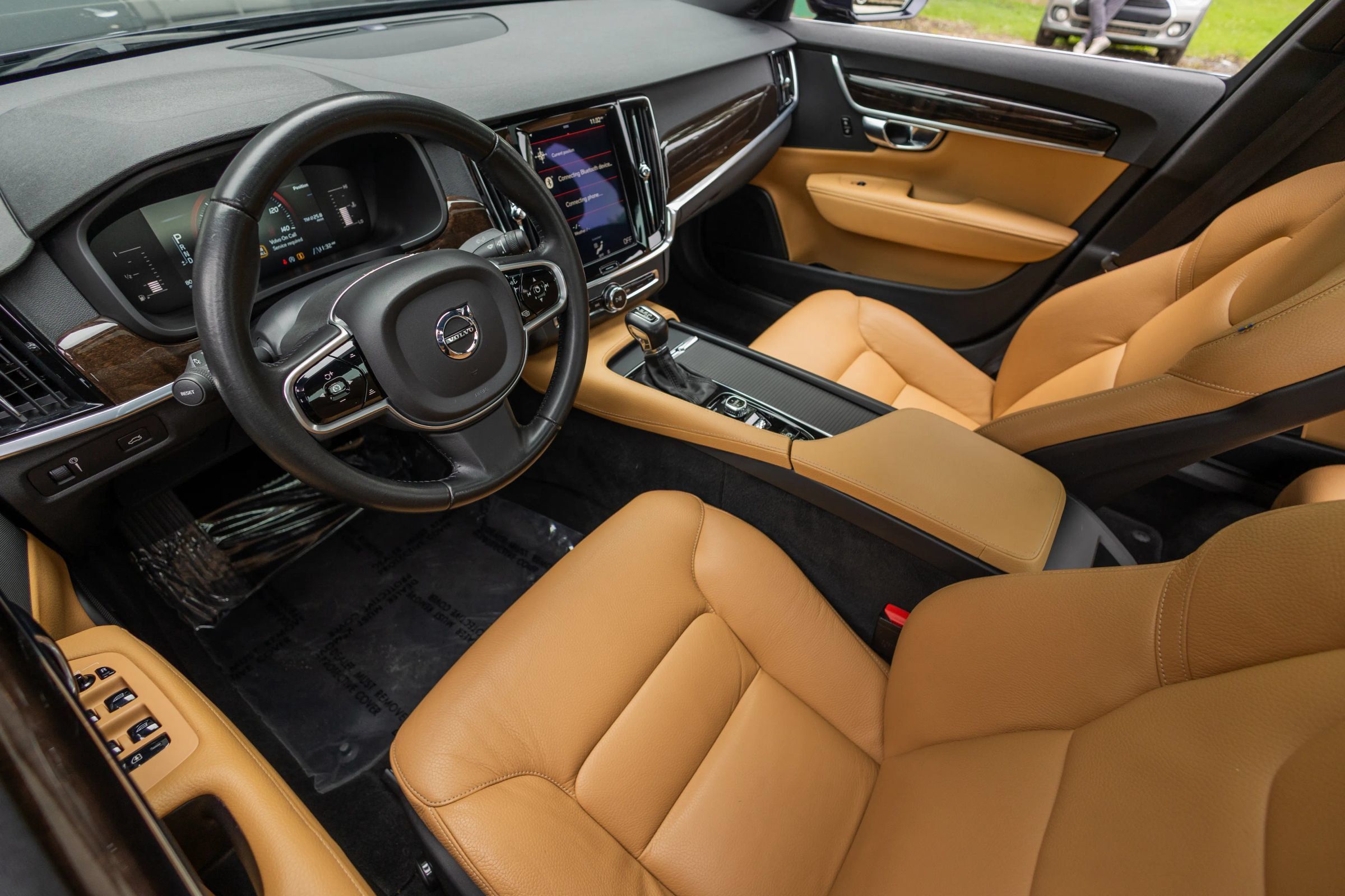 Used 2017 Volvo S90 T5 Momentum w/ Vision Package FWD image 12