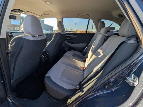 Used 2025 Subaru Outback Premium image 33