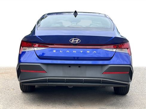 Used 2024 Hyundai Elantra SEL FWD image 21
