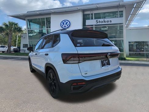 New 2026 Volkswagen Taos SE image 6