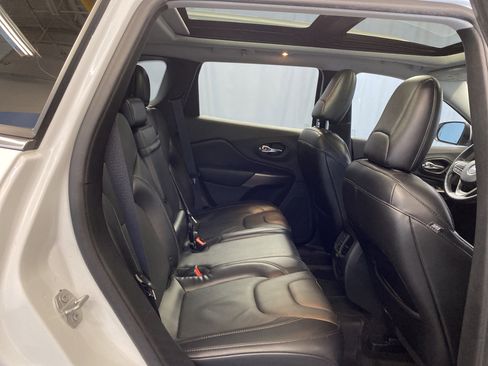 Certified 2019 Jeep Cherokee Limited w/ Trailer Tow Group image 36