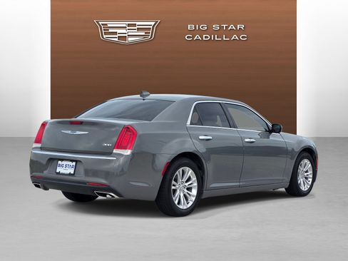 Used 2019 Chrysler 300 Touring L w/ Quick Order Package 22F RWD image 5