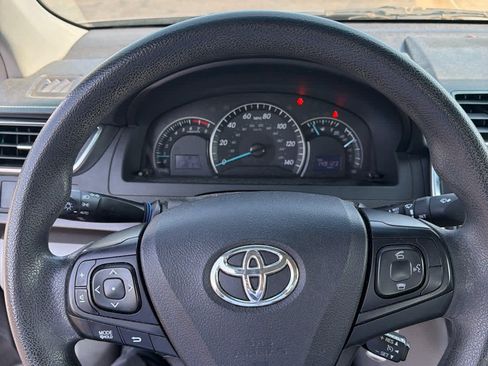 Used 2015 Toyota Camry LE FWD image 11