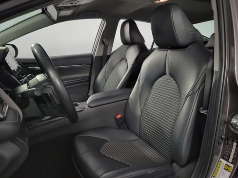 Used 2023 Toyota Camry SE image 12